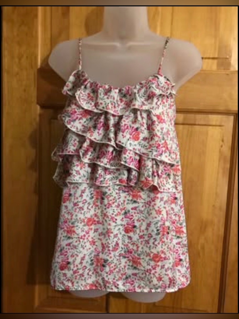 Queen Esther Floral Print Tank Top Cami Blouse
Ladies / Teen Small 4 - 6
Pit to